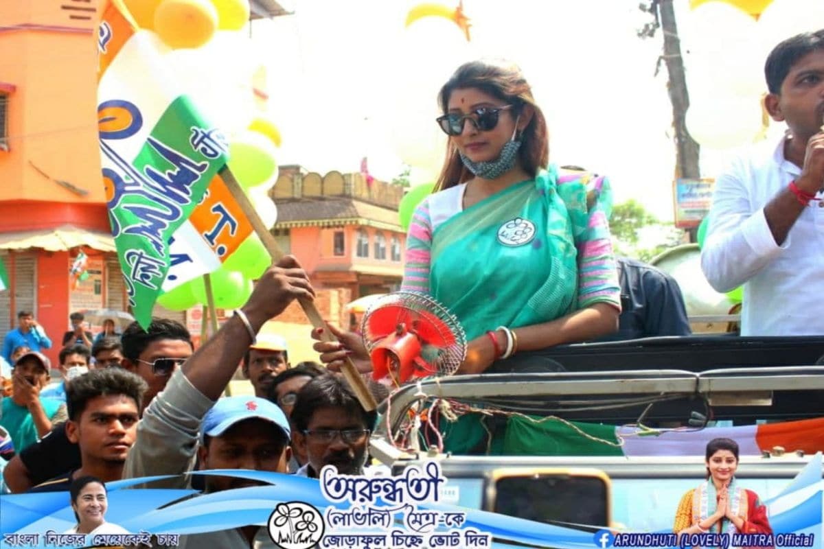 হলফনামায় একটি গাড়ির কথা উল্লেখ করেছেন লাভলি। জানিয়েছেন, একটি শেভ্রোলে স্পার্কের মালিক তিনি। গাড়িটি সাড়ে ৪ লাখ টাকায় তিনি কিনেছিলেন বলে উল্লেখ করেছেন। তাঁর কাছে ৭৫০ গ্রাম সোনার গয়না আছে বলে জানিয়েছেন লাভলি। যার বর্তমান বাজারদর প্রায় ৩৪ লক্ষ ৬৩ হাজার ৫০০ টাকা। স্বামী সৌম্যর কাছে আছে ৪০০ গ্রাম সোনার গয়না। যার বর্তমান বাজারদর প্রায় ১৮ লক্ষ ৪৬ হাজার ৮০০ টাকা। কৃষিজমি বা অন্য কোনও ধরনের জমির কথা উল্লেখ করেননি লাভলি। এমনকি, তাঁরা কোনও বাড়ি বা ফ্ল্যাট কিনেছেন বলেও উল্লেখ করেননি লাভলি। হলফনামায় একটি গাড়ির কথা উল্লেখ করেছেন লাভলি। জানিয়েছেন, একটি শেভ্রোলে স্পার্কের মালিক তিনি। গাড়িটি সাড়ে ৪ লাখ টাকায় তিনি কিনেছিলেন বলে উল্লেখ করেছেন। তাঁর কাছে ৭৫০ গ্রাম সোনার গয়না আছে বলে জানিয়েছেন লাভলি। যার বর্তমান বাজারদর প্রায় ৩৪ লক্ষ ৬৩ হাজার ৫০০ টাকা। স্বামী সৌম্যর কাছে আছে ৪০০ গ্রাম সোনার গয়না। যার বর্তমান বাজারদর প্রায় ১৮ লক্ষ ৪৬ হাজার ৮০০ টাকা। কৃষিজমি বা অন্য কোনও ধরনের জমির কথা উল্লেখ করেননি লাভলি। এমনকি, তাঁরা কোনও বাড়ি বা ফ্ল্যাট কিনেছেন বলেও উল্লেখ করেননি লাভলি।
