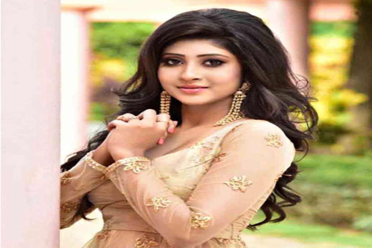 সোনারপুর দক্ষিণ থেকে তৃণমূলের হয়ে লড়েছেন লাভলি মৈত্র। টেলি অভিনেত্রী জিতবেন কি না তা নিয়ে প্রথম থেকেই জল্পনা ছিল। তবে তাঁর বিপরীতেও বিজেপি থেকে লড়েছেন আর এক তারকা প্রার্থী অঞ্জনা বসু। সোনারপুর দক্ষিণ থেকে তৃণমূলের হয়ে লড়েছেন লাভলি মৈত্র। টেলি অভিনেত্রী জিতবেন কি না তা নিয়ে প্রথম থেকেই জল্পনা ছিল। তবে তাঁর বিপরীতেও বিজেপি থেকে লড়েছেন আর এক তারকা প্রার্থী অঞ্জনা বসু।