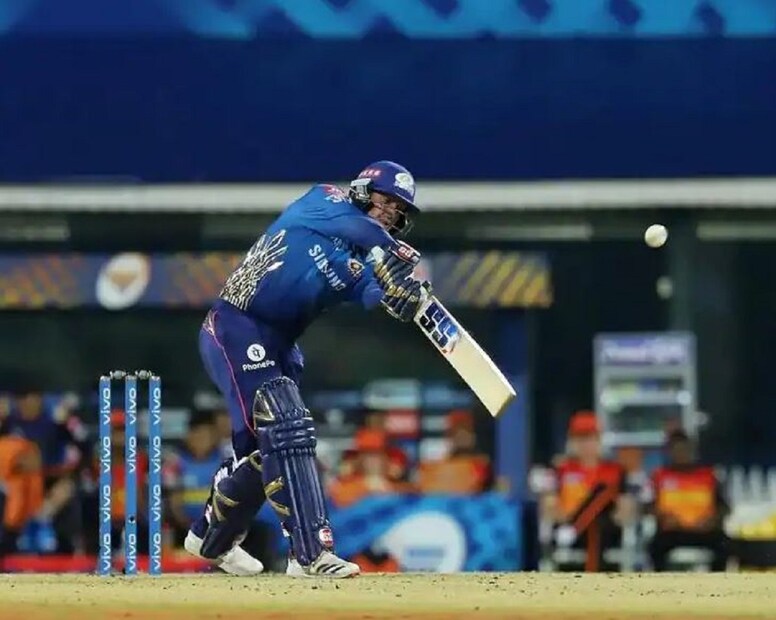 কুইন্টন ডি কক তিন ইনিংসে মাত্র ৪৪ রান করেছেন৷ এর মধ্যে সানরাইজার্সের বিরুদ্ধেই ৪০ রান করেছেন৷ তিনি ফর্মে না ফিরলে ক্রিস লিন ডাগ আউটে মাঠে নামার জন্য তৈরি রয়েছেন৷  (IPL Photo)
