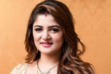 টলিউডের জনপ্রিয় নায়িকা শ্রাবন্তী চট্টোপাধ্যায়। এবার আবার পশ্চিমবঙ্গে বিধানসভা নির্বাচনে গুরুদায়িত্ব পেয়েছেন বিজেপি প্রার্থী হিসেবে। এমনিতেই তাঁর ব্যক্তিগত জীবন, বিয়ে নানা কিছু নিয়ে বিতর্কের শেষ নেই। ভোটের আগে হলফানামা দাখিল করেছেন তিনি। দেখে নেওয়া যাক সেখানে বিতর্ক তৈরির কোনও রসদ রয়েছে কিনা। টলিউডের জনপ্রিয় নায়িকা শ্রাবন্তী চট্টোপাধ্যায়। এবার আবার পশ্চিমবঙ্গে বিধানসভা নির্বাচনে গুরুদায়িত্ব পেয়েছেন বিজেপি প্রার্থী হিসেবে। এমনিতেই তাঁর ব্যক্তিগত জীবন, বিয়ে নানা কিছু নিয়ে বিতর্কের শেষ নেই। ভোটের আগে হলফানামা দাখিল করেছেন তিনি। দেখে নেওয়া যাক সেখানে বিতর্ক তৈরির কোনও রসদ রয়েছে কিনা।
