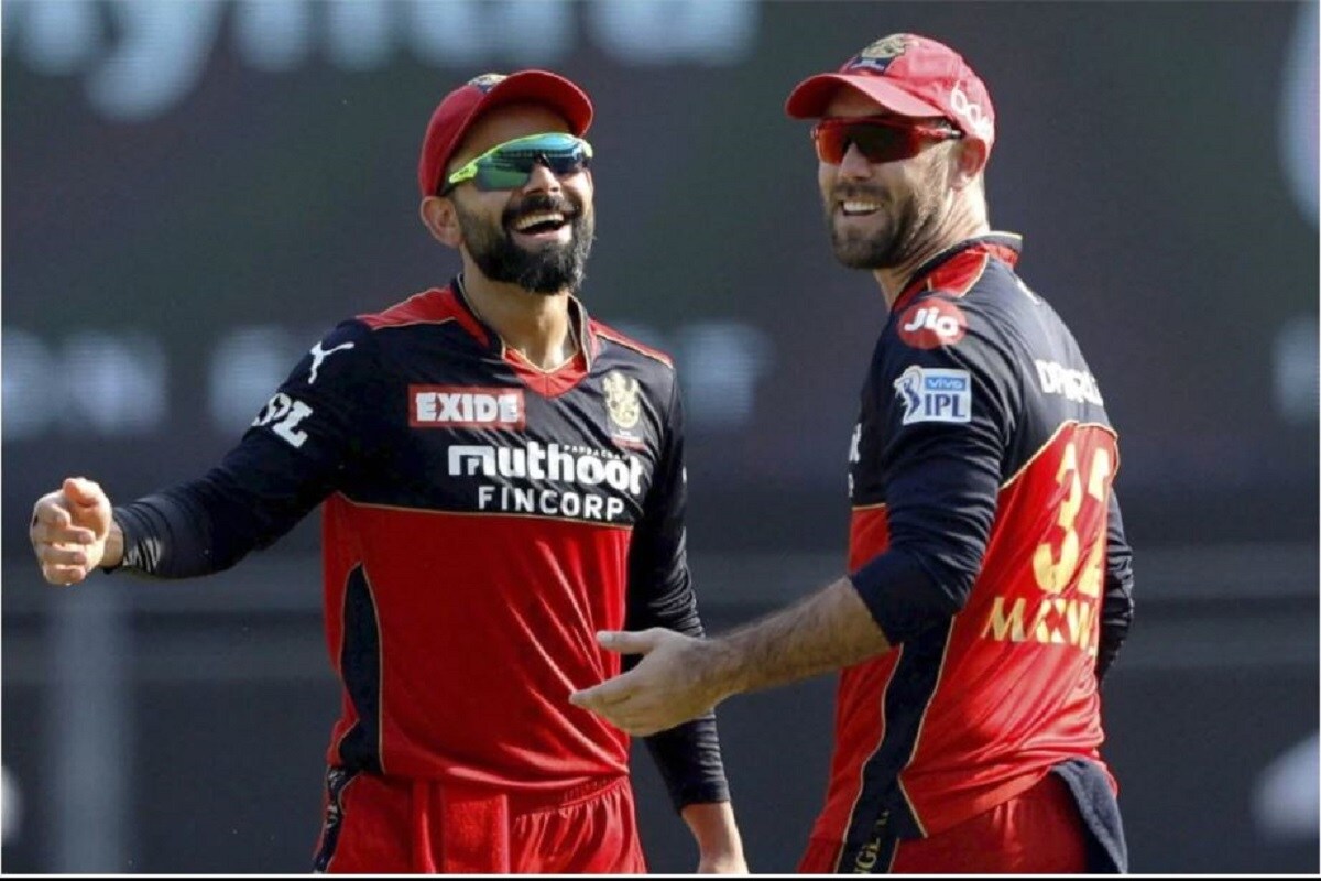 উল্লেখ্য যে আইপিএলের ২০২১ এ প্রথমবার আরসিবি-র মুখোমুখি মুম্বই ইন্ডিয়ান্স৷ এই লড়াই জিতেছিল৷ এরপর টানা চার ম্যাচে জিতেছে তারা৷ কিন্তু নিজেদের প্রথম ম্যাচ চেন্নাইয়ের বিরুদ্ধে হেরে একধাক্কায় এক নম্বর থেকে তিন নম্বরে নেমে গেছে৷ (PIC: PTI) উল্লেখ্য যে আইপিএলের ২০২১ এ প্রথমবার আরসিবি-র মুখোমুখি মুম্বই ইন্ডিয়ান্স৷ এই লড়াই জিতেছিল৷ এরপর টানা চার ম্যাচে জিতেছে তারা৷ কিন্তু নিজেদের প্রথম ম্যাচ চেন্নাইয়ের বিরুদ্ধে হেরে একধাক্কায় এক নম্বর থেকে তিন নম্বরে নেমে গেছে৷ (PIC: PTI)