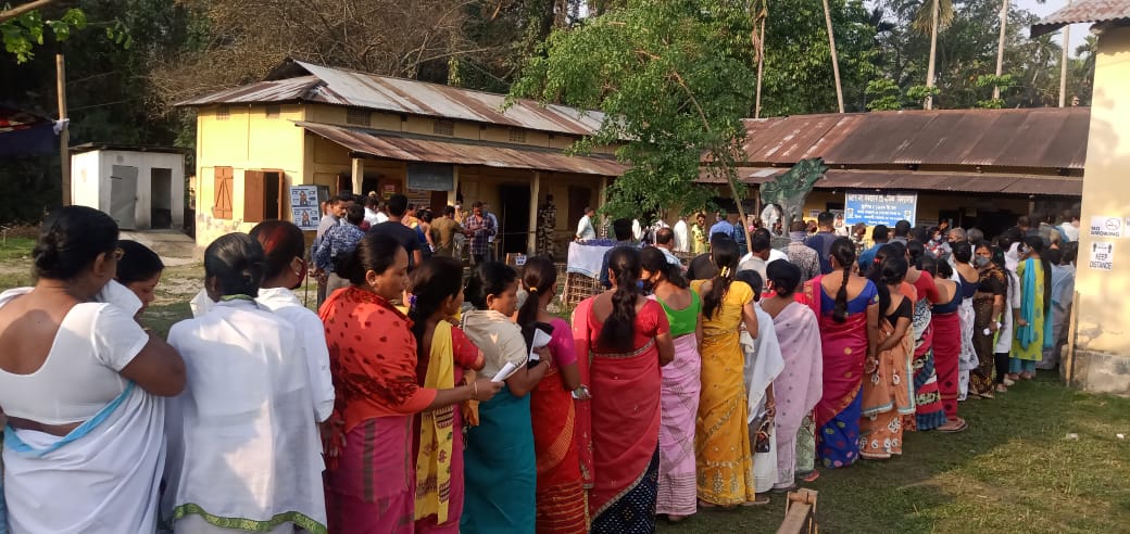 তৃতীয় দফার ভোটে রয়েছে বড়োভূমিও। র্তমানে বড়োভূমির ১২টি আসনই তাদের হাতে রয়েছে। ২০১৬ সালে বিপিএফ-এর সাহায্যেই সরকার গড়েছিল বিজেপি। তবে এবার সমীকরণটা পাল্টে যাবে।প্রথম দু’দফায় ৮০ শতাংশের কাছাকাছি ভোট পড়েছে। তৃতীয় দফার ভোটে রয়েছে বড়োভূমিও। র্তমানে বড়োভূমির ১২টি আসনই তাদের হাতে রয়েছে। ২০১৬ সালে বিপিএফ-এর সাহায্যেই সরকার গড়েছিল বিজেপি। তবে এবার সমীকরণটা পাল্টে যাবে।প্রথম দু’দফায় ৮০ শতাংশের কাছাকাছি ভোট পড়েছে।