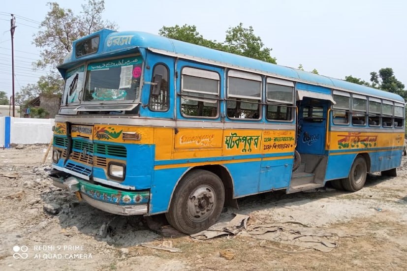 •এদিন ঘটনাস্থলে গিয়ে দেখা যায় চাপ চাপ রক্তের দাগ তখনও রাস্তায় পরে রয়েছে| ছিটকে পরে আছে রাস্তায় বাইকের বিভিন্ন অংশ | ওই দুই মোটরসাইকেল আরোহীকে হাসপাতালে নিয়ে যাওয়া হলে মৃত বলে ঘোষণা করেন চিকিৎসকরা| 