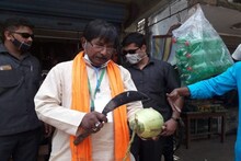 ভোটের দিন শান্তিপুরে জনসমক্ষে 'কাটারি' হাতে তুলে নিলেন বিজেপি প্রাথী!