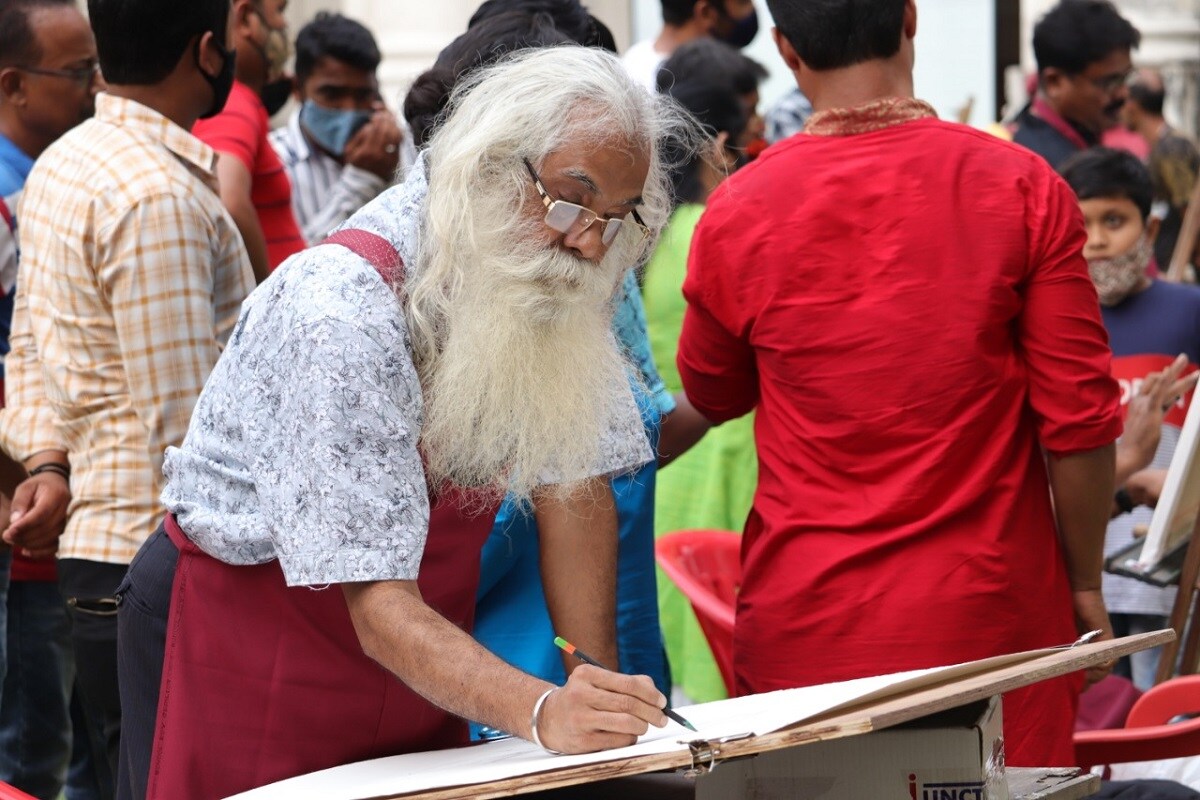অনুষ্ঠানে উপস্থিত ছিলেন IAA-এর সভাপতি মনোজ সাহা, শিল্প বিশেষজ্ঞ শ্রী মৃণাল ঘোষ, অধ্যাপক সঞ্জয় মুখোপাধ্যায়, চিত্র পরিচালক অর্জুন চক্রবর্তী, চলচ্চিত্র সমালোচক সিদ্ধার্থ মাইতি ও দেবব্রত চক্রবর্তী সহ বহু শিল্পী। অনুষ্ঠানে উপস্থিত ছিলেন IAA-এর সভাপতি মনোজ সাহা, শিল্প বিশেষজ্ঞ শ্রী মৃণাল ঘোষ, অধ্যাপক সঞ্জয় মুখোপাধ্যায়, চিত্র পরিচালক অর্জুন চক্রবর্তী, চলচ্চিত্র সমালোচক সিদ্ধার্থ মাইতি ও দেবব্রত চক্রবর্তী সহ বহু শিল্পী।