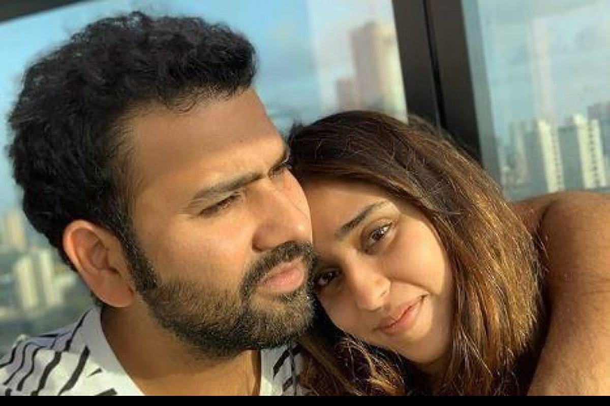 যে কোনও ভালবাসার গল্পই স্পেশাল। তবে কিছু কিছু প্রেম হয় অনেকটা গল্পের মতো। ভারতীয় দল ও মুম্বই ইন্ডিয়ান্সের ওপেনার রোহিত শর্মার ভালবাসার গল্প অনেকটা সেরকমই। তাঁর এক সময়ের ম্যানেজার এখন স্ত্রী। যে কোনও ভালবাসার গল্পই স্পেশাল। তবে কিছু কিছু প্রেম হয় অনেকটা গল্পের মতো। ভারতীয় দল ও মুম্বই ইন্ডিয়ান্সের ওপেনার রোহিত শর্মার ভালবাসার গল্প অনেকটা সেরকমই। তাঁর এক সময়ের ম্যানেজার এখন স্ত্রী।