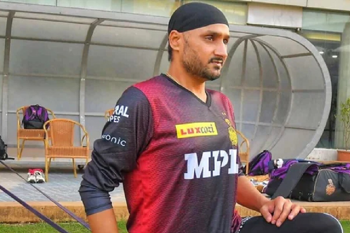 করোনার দ্বিতীয় ঢেউয়ে জেরবার গোটা দেশ। টেস্ট, অক্সিজেন সরবরাহ নিয়ে সারা দেশের বিভিন্ন জায়গায় সমস্যা তৈরি হয়েছে। এমন দুঃসময়ে দেশের প্রতি কর্তব্য পালনে এগিয়ে এলেন হরভজন সিং। করোনার দ্বিতীয় ঢেউয়ে জেরবার গোটা দেশ। টেস্ট, অক্সিজেন সরবরাহ নিয়ে সারা দেশের বিভিন্ন জায়গায় সমস্যা তৈরি হয়েছে। এমন দুঃসময়ে দেশের প্রতি কর্তব্য পালনে এগিয়ে এলেন হরভজন সিং।