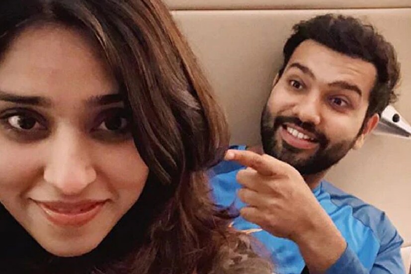ভারতীয় দলের আরেক তারকা যুবরাজ সিং আবার রোহিতের স্ত্রী রীতিকাকে বোন বলেন। রক্তের সম্পর্ক না থাকলেও যুবি তাঁকে নিজের বোনের মতোই স্নেহ করেন। আর এটা অনেকেই জানেন না। 