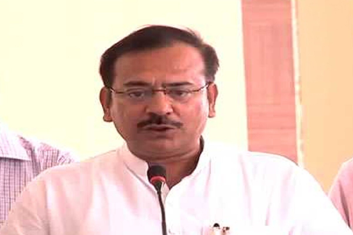 হলফনামা অনুযায়ী, ২০১৯-২০ আর্থিক মরসুমে অরূপ বিশ্বাসের আয় ছিল ১৪ লক্ষ ২১ হাজার ৭৮২ টাকা। আর হলফনামা জমা দেওয়ার আগে তাঁর হাতে নগদ ছিল ২৪ হাজার ৪৮০ টাকা। হলফনামা অনুযায়ী, ২০১৯-২০ আর্থিক মরসুমে অরূপ বিশ্বাসের আয় ছিল ১৪ লক্ষ ২১ হাজার ৭৮২ টাকা। আর হলফনামা জমা দেওয়ার আগে তাঁর হাতে নগদ ছিল ২৪ হাজার ৪৮০ টাকা।
