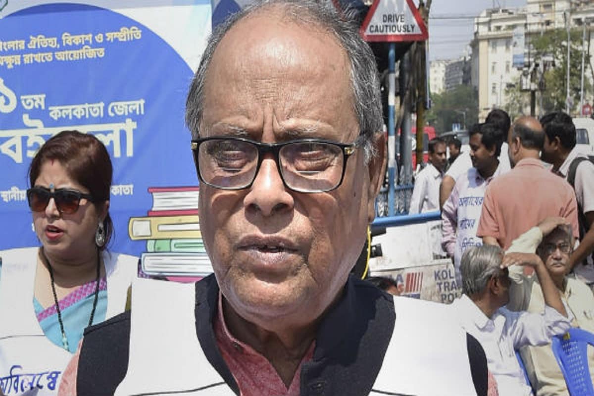 তবে, হলফনামা জমা দেওয়ার আগে বাম নেতার হাতে নগদ বিশেষ ছিল না। সেই সময় অশোক ভট্টাচার্যের কাছে ছিল ৩ হাজার ৮০০ টাকা। আর স্ত্রী'র কাছে ছিল ৭ হাজার ২০০ টাকা। তবে, বিভিন্ন অ্যাকাউন্টে অশোক ভট্টাচার্যের স্ত্রী রত্না ভট্টাচার্যের নামে গচ্ছিত রয়েছে ৬ লক্ষ ১২ হাজার ১৭৫ টাকা, ২ লক্ষ ১৯ হাজার ৫৬৯ টাকা, ৮৪ হাজার ৬৩১ টাকা এবং ১৮ হাজার ৫৪০ টাকা। এছাড়াও স্বামী-স্ত্রী'র নামে মোট প্রায় ৭ লক্ষ টাকার ফিক্সড ডিপোজিটও রয়েছে। তবে, হলফনামা জমা দেওয়ার আগে বাম নেতার হাতে নগদ বিশেষ ছিল না। সেই সময় অশোক ভট্টাচার্যের কাছে ছিল ৩ হাজার ৮০০ টাকা। আর স্ত্রী'র কাছে ছিল ৭ হাজার ২০০ টাকা। তবে, বিভিন্ন অ্যাকাউন্টে অশোক ভট্টাচার্যের স্ত্রী রত্না ভট্টাচার্যের নামে গচ্ছিত রয়েছে ৬ লক্ষ ১২ হাজার ১৭৫ টাকা, ২ লক্ষ ১৯ হাজার ৫৬৯ টাকা, ৮৪ হাজার ৬৩১ টাকা এবং ১৮ হাজার ৫৪০ টাকা। এছাড়াও স্বামী-স্ত্রী'র নামে মোট প্রায় ৭ লক্ষ টাকার ফিক্সড ডিপোজিটও রয়েছে।