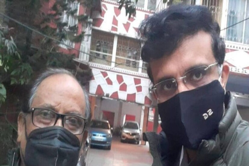 শিলিগুড়িতে একটি ফ্ল্যাটের মালিক অশোক বাবু। মালিকতলাতে রয়েছে সরকারি আবাসনও। মোট পাঁচবার শিলিগুড়ি তাঁকে বিধায়ক হিসেবে নির্বাচিত করেছে। এবার কি ছ'নম্বর পাকা? উত্তর দেবে ২ মে। 