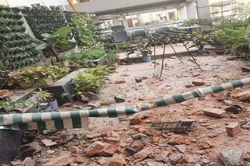 ঘরজুড়ে ফাটল, পথে ধ্বংসের চিহ্ন! অসমে ভূমিকম্পের পরের অবস্থা দেখুন...