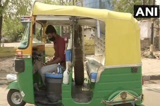 অভিনব উদ্যোগ অটোচালকের
Photo : ANI