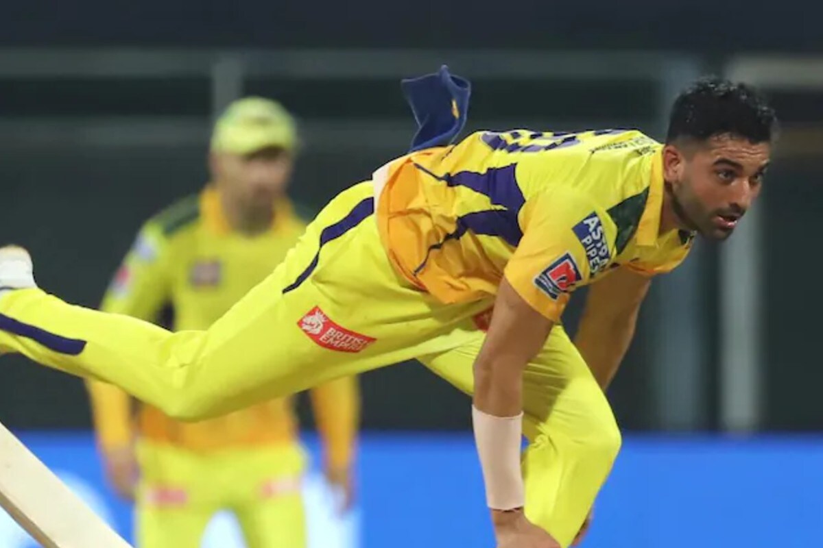 দীপক চাহারের দাপটে ভেঙে পড়ে পাঞ্জাবের ব্যাটিং অর্ডার। পাঞ্জাবের বিরুদ্ধে ম্যাচ শুরুর আগেও অবশ্য চাহারকে নিয়ে কথা হচ্ছিল। কারণ তিনি ওয়ারম-আপের সময় পাঞ্জাবর পেসার মহম্মদ শামির পায়ে হাত দিয়ে প্রণাম করতে যান। দীপক চাহারের দাপটে ভেঙে পড়ে পাঞ্জাবের ব্যাটিং অর্ডার। পাঞ্জাবের বিরুদ্ধে ম্যাচ শুরুর আগেও অবশ্য চাহারকে নিয়ে কথা হচ্ছিল। কারণ তিনি ওয়ারম-আপের সময় পাঞ্জাবর পেসার মহম্মদ শামির পায়ে হাত দিয়ে প্রণাম করতে যান।