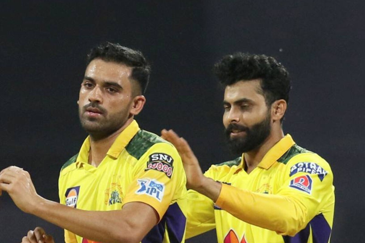 স্টাম্প মাইকে ধোনির অনেক কথাই অনেক সময় রেকর্ড হয়। ধোনির ডিআরএস নেওয়ার বিচক্ষণতা তাঁর সতীর্থ থেকে শুরু করে ভক্ত, সবারই জানা। অনেক সময় বোলারকেও ডিআরএস নিয়ে সঠিক সিদ্ধান্ত নিতে সাহায্য করেন ধোনি। স্টাম্প মাইকে ধোনির অনেক কথাই অনেক সময় রেকর্ড হয়। ধোনির ডিআরএস নেওয়ার বিচক্ষণতা তাঁর সতীর্থ থেকে শুরু করে ভক্ত, সবারই জানা। অনেক সময় বোলারকেও ডিআরএস নিয়ে সঠিক সিদ্ধান্ত নিতে সাহায্য করেন ধোনি।