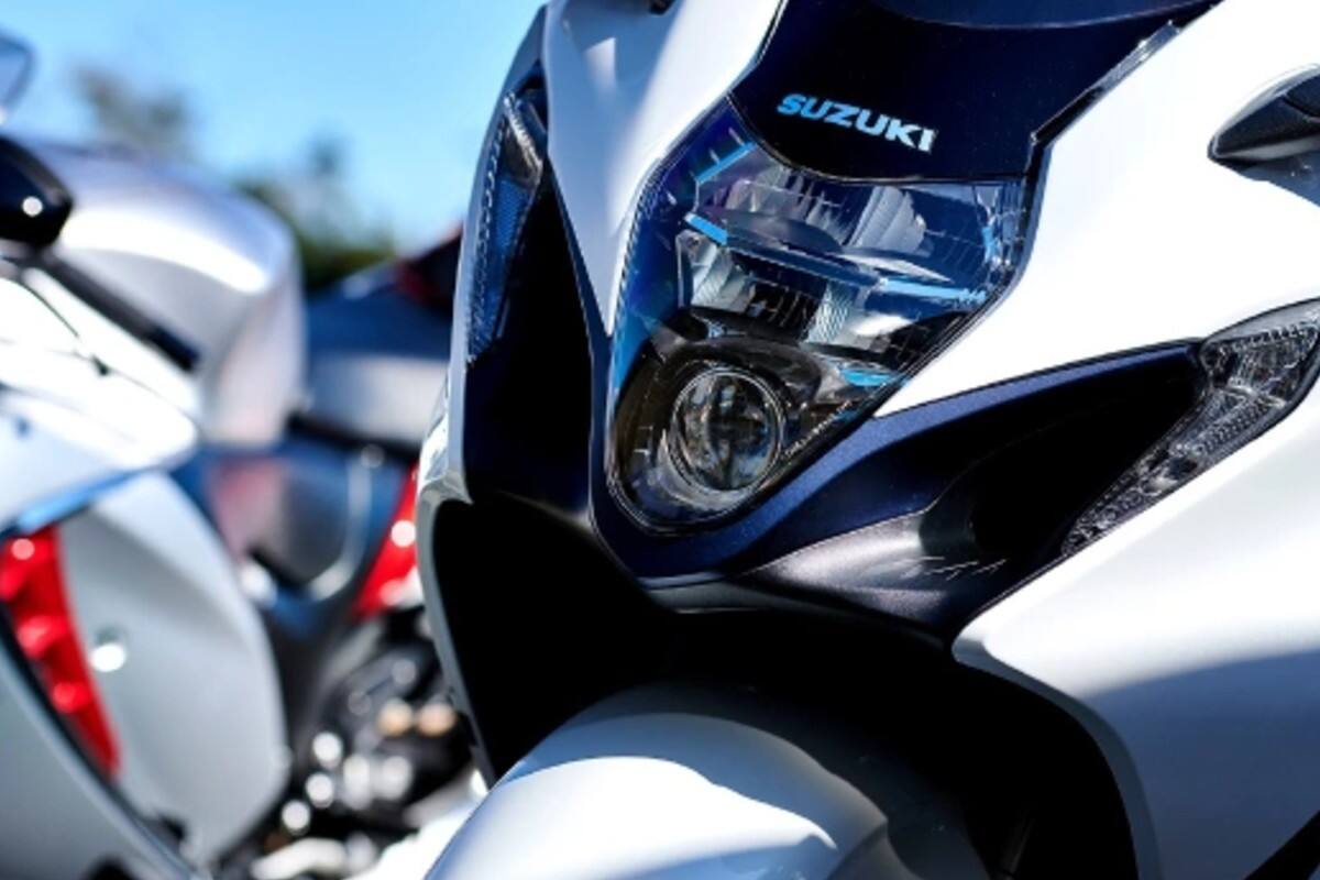 BS6 Hayabusa-য় বেশ কিছু পরিবর্তম করা হয়েছে। বাইকের লুকস ও ফিচার্স-এ বদল হয়েছে। তবে বুসা চালানোর সেই ফিল একই থাকবে বলে জানিয়েছে সুজুকি।