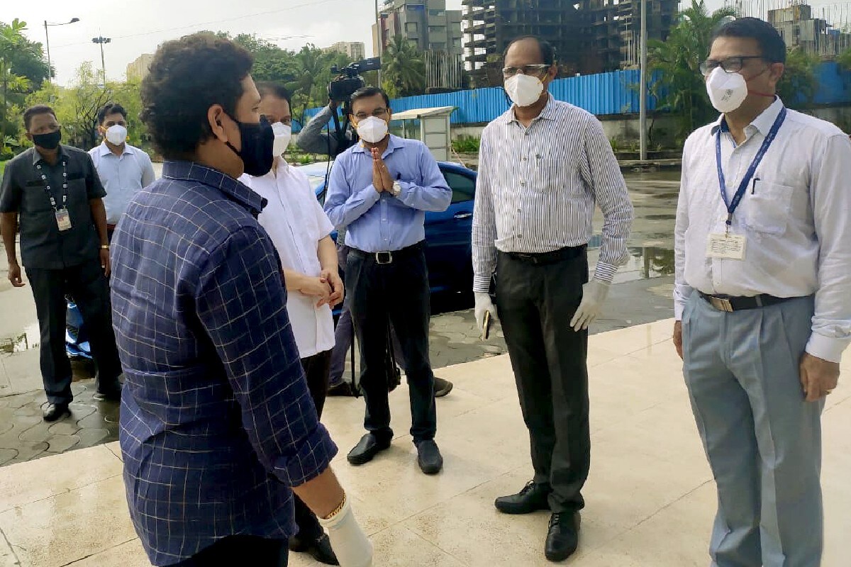 'Mission Oxygen' নামের একটি উদ্যোগের মাধ্যমে বিভিন্ন সরকারি ও বেসরকারি হাসপাতাল ও নার্সিং হোমে অক্সিজেনের জোগান অক্ষুন্ন রাখা হবে। করোনা পরিস্থিতিতে দেশের বিভিন্ন হাসপাতাল ও নার্সিং হোমে বহু রোগী অক্সিজেনের অভাবে নাজেহাল হচ্ছেন। 'Mission Oxygen' নামের একটি উদ্যোগের মাধ্যমে বিভিন্ন সরকারি ও বেসরকারি হাসপাতাল ও নার্সিং হোমে অক্সিজেনের জোগান অক্ষুন্ন রাখা হবে। করোনা পরিস্থিতিতে দেশের বিভিন্ন হাসপাতাল ও নার্সিং হোমে বহু রোগী অক্সিজেনের অভাবে নাজেহাল হচ্ছেন।