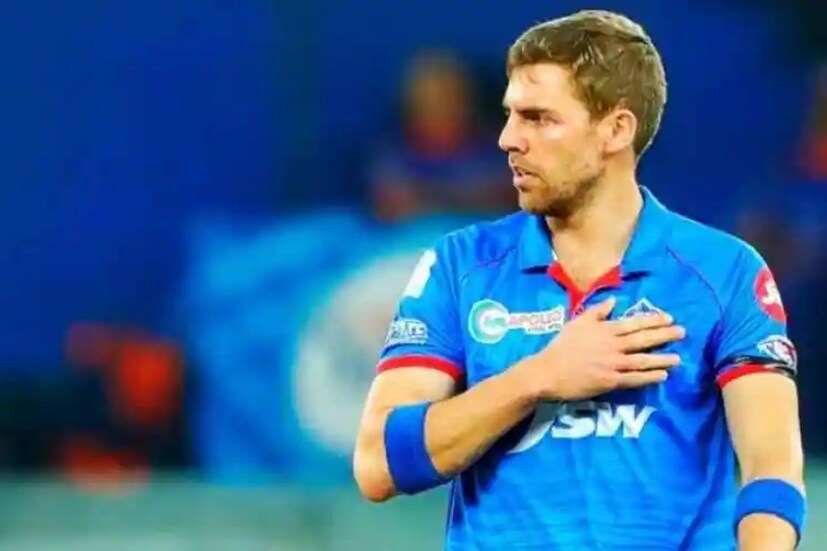 পাকিস্তানের বিরুদ্ধে সিরিজ খেলার পর কাগিসো রাবাডা ও এনরিচ নোর্জে ৫ এপ্রিল ভারতের উদ্দেশ্যে রওনা হন। ৬ এপ্রিল মুম্বই পৌঁছন। এর পর ১২ এপ্রিল নর্জের করোনা রিপোর্ট পজিটিভ আসে বলে খবর। তবে রাবাডার রিপোর্ট নেগেটিভ। 