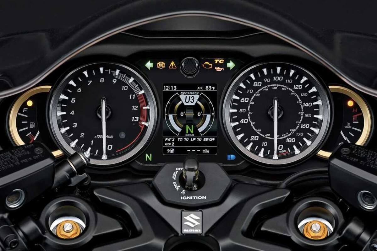 ১৩০৪ সিসির লিকুইড কুলড ইঞ্জিন। ১৮৭ বিএইচপি। ১৫০ এনএম টর্ক। তবে আগের মডেলের থেকে বিএইচপি নতুন বুসায় ১০ কম। সিক্স স্পিড গিয়ার বক্স থাকবে। থাকবে ক্লাচলেস গিয়ারশিফট-এর সুবিধা। সুজুকি জানাচ্ছে, থার্ড জেনারেশন বুসার থ্রটল রেসপন্স আগের থেকে ভাল হবে।  