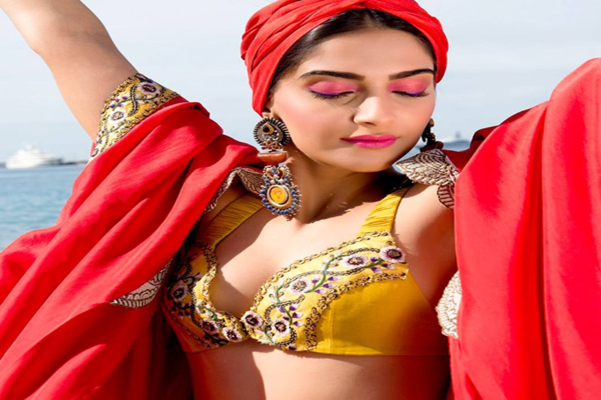 Boho in Summer 2021 : ঢিলেঢালা জামা, গাদাগুচ্ছের 'জাঙ্ক জুয়েলারি'! করোনাকে ভুলিয়ে দিতে এই ফ্যাশনের  জুড়ি মেলা ভার...