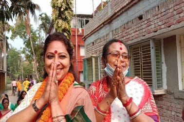 যাদবপুরের জুবিলি পার্কে যে ফ্ল্যাটে অঞ্জনা থাকেন, তাঁর মালিকানা যুগ্ম ভাবে রয়েছে তাঁর এবং স্বামী সুমন্ত্রর নামে। এ ছাড়াও তাঁদের একটি ফ্ল্যাট আছে যাদবপুরের রসা রোডে। পাশাপাশি অঞ্জনার আরও একটি বাড়ি আছে শান্তিনিকেতনে। কলকাতা বিশ্ববিদ্যালয় থেকে ১৯৯৩ সালে সাম্মানিক স্নাতক অঞ্জনা নিজের পেশা অভিনয় বলে উল্লেখ করেছেন। তাঁর স্বামী চাকরি করেন। যাদবপুরের জুবিলি পার্কে যে ফ্ল্যাটে অঞ্জনা থাকেন, তাঁর মালিকানা যুগ্ম ভাবে রয়েছে তাঁর এবং স্বামী সুমন্ত্রর নামে। এ ছাড়াও তাঁদের একটি ফ্ল্যাট আছে যাদবপুরের রসা রোডে। পাশাপাশি অঞ্জনার আরও একটি বাড়ি আছে শান্তিনিকেতনে। কলকাতা বিশ্ববিদ্যালয় থেকে ১৯৯৩ সালে সাম্মানিক স্নাতক অঞ্জনা নিজের পেশা অভিনয় বলে উল্লেখ করেছেন। তাঁর স্বামী চাকরি করেন।