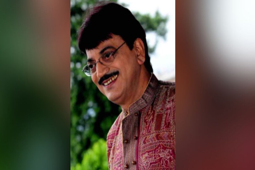 স্ত্রীর কাছেও ব‍্যাঙ্ক অ্যাকাউন্ট মিলিয়ে রয়েছে লক্ষাধিক টাকা। শেয়ারবাজারে চিরঞ্জিতের বিনিয়োগ রয়েছে ৮ লক্ষ ২০ হাজার, ১৫ লক্ষ ও সাড়ে চার লক্ষ টাকা। এছাড়া বিভিন্ন সঞ্চয় প্রকল্পে চিরঞ্জিতের বিনিয়োগ ২ লক্ষ টাকা। 