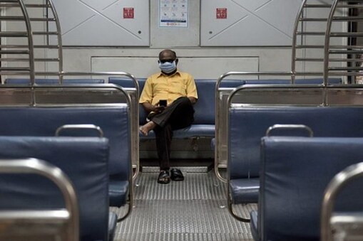 Corona: সাবধান! আজ থেকে Mask না পরে ট্রেনে উঠলেই জরিমানা হতে পারে ৫০০ টাকা