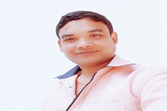 বিপদের বন্ধু গাড়িচালক শুভেন্দু ছবি : ফেসবুক