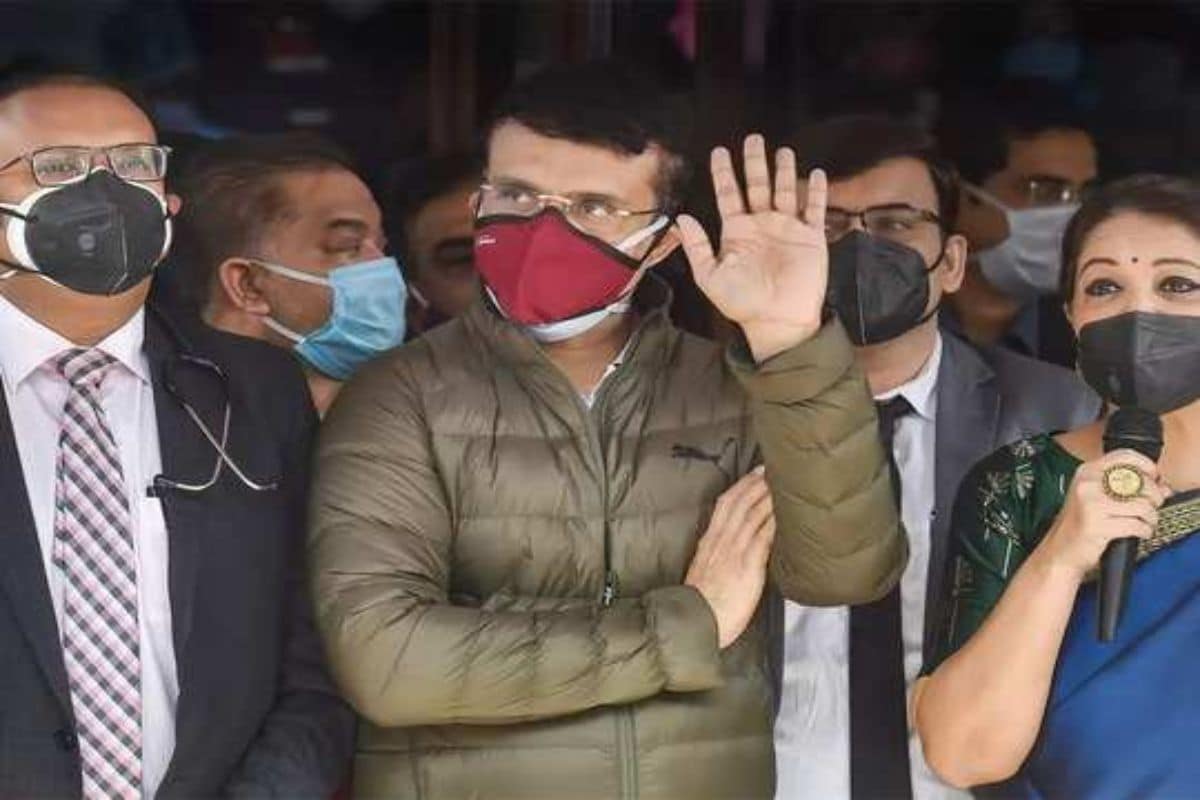 যদিও এদিন ভ্যাকসিন নিয়ে সংবাদ মাধ্যমের সামনে মুখ খোলেননি মহারাজ। প্রসঙ্গত, নতুন বছরের শুরুতেই অসুস্থ হয়ে দু-দুবার হাসপাতালে যেতে হয় বাঙালির প্রিয় 'দাদা'কে। সৌরভ গঙ্গোপাধ্যায়ের শারীরিক অসুস্থতা নিয়ে এখনও উদ্বেগ কাটেনি তাঁর অনুরাগীদের মধ্যে৷ যদিও এদিন ভ্যাকসিন নিয়ে সংবাদ মাধ্যমের সামনে মুখ খোলেননি মহারাজ। প্রসঙ্গত, নতুন বছরের শুরুতেই অসুস্থ হয়ে দু-দুবার হাসপাতালে যেতে হয় বাঙালির প্রিয় 'দাদা'কে। সৌরভ গঙ্গোপাধ্যায়ের শারীরিক অসুস্থতা নিয়ে এখনও উদ্বেগ কাটেনি তাঁর অনুরাগীদের মধ্যে৷