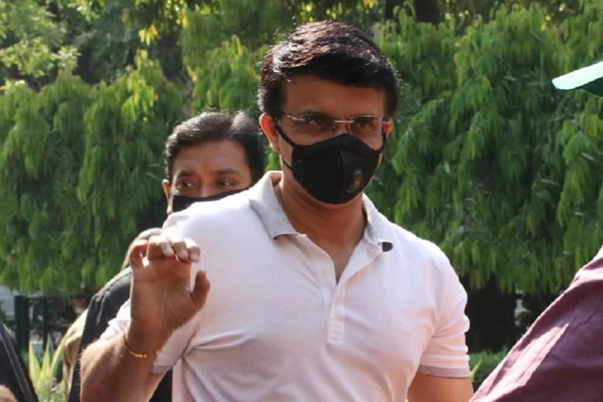 জানিয়েছিলেন শীঘ্রই করোনা ভ্যাকসিন নেবেন তিনি ৷ সেইমতো গত মার্চে ভ্যাকসিনের প্রথম ডোজ়টি নেন সৌরভ গাঙ্গুলি৷ আর এখন দেশজুড়ে করোনার দ্বিতীয় ঢেউ যখন দাপাচ্ছে তখন করোনা ভ্যাকসিনের দ্বিতীয় ডোজ় নেওয়া সম্পূর্ণ হল সৌরভের ৷ দক্ষিণ কলকাতার যে বেসরকারি হাসপাতালে ভ্যাকসিন নিতে গিয়েছিলেন সেখানে নিয়মিত চিকিৎসা করিয়ে থাকেন সৌরভ। জানিয়েছিলেন শীঘ্রই করোনা ভ্যাকসিন নেবেন তিনি ৷ সেইমতো গত মার্চে ভ্যাকসিনের প্রথম ডোজ়টি নেন সৌরভ গাঙ্গুলি৷ আর এখন দেশজুড়ে করোনার দ্বিতীয় ঢেউ যখন দাপাচ্ছে তখন করোনা ভ্যাকসিনের দ্বিতীয় ডোজ় নেওয়া সম্পূর্ণ হল সৌরভের ৷ দক্ষিণ কলকাতার যে বেসরকারি হাসপাতালে ভ্যাকসিন নিতে গিয়েছিলেন সেখানে নিয়মিত চিকিৎসা করিয়ে থাকেন সৌরভ।