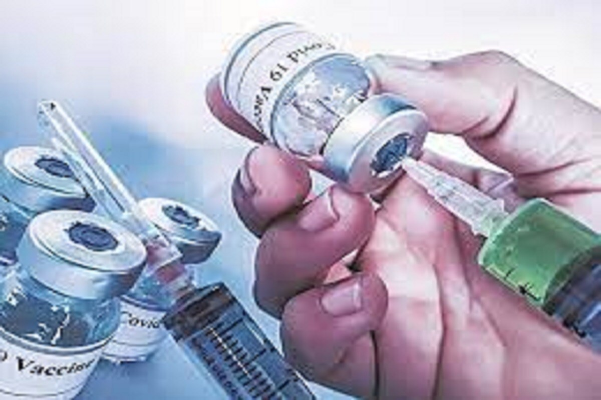 নাহলে Co-Win পোর্টালে নাম নথিভুক্ত করতে পারেন ৷ এর জন্য www.cowin.gov.in যেতে পারেন, সেখানে মোবাইল নম্বর নথিভুক্ত করতে হবে, রেজিস্টার্ড মোবাইলে (Registered Mobile Phone) ওটিপি আসবে , ওটিপি (OTB) এন্টার করে ভেরিফাই (Verrify) বোতাম টিপতে হবে, এরপর সোজা ভ্যাকসিনেশন বা টিকাকরণ সংক্রান্ত পাতায় চলে যেতে পারবেন এরপরে পরিচয়পত্র চয়ন করতে পারবেন, এরপরে নাম (Name), বয়স(Age), লিঙ্গ (Sex) ইত্যাদি সংক্রান্ত কাগজপত্র আপলোড করতে হবে, সমস্ত তথ্য দেওয়ার পরে রেজিস্ট্রেশন বোতামে ক্লিক করতে হবে ৷ প্রতীকী ছবি ৷ নাহলে Co-Win পোর্টালে নাম নথিভুক্ত করতে পারেন ৷ এর জন্য www.cowin.gov.in যেতে পারেন, সেখানে মোবাইল নম্বর নথিভুক্ত করতে হবে, রেজিস্টার্ড মোবাইলে (Registered Mobile Phone) ওটিপি আসবে , ওটিপি (OTB) এন্টার করে ভেরিফাই (Verrify) বোতাম টিপতে হবে, এরপর সোজা ভ্যাকসিনেশন বা টিকাকরণ সংক্রান্ত পাতায় চলে যেতে পারবেন এরপরে পরিচয়পত্র চয়ন করতে পারবেন, এরপরে নাম (Name), বয়স(Age), লিঙ্গ (Sex) ইত্যাদি সংক্রান্ত কাগজপত্র আপলোড করতে হবে, সমস্ত তথ্য দেওয়ার পরে রেজিস্ট্রেশন বোতামে ক্লিক করতে হবে ৷ প্রতীকী ছবি ৷
