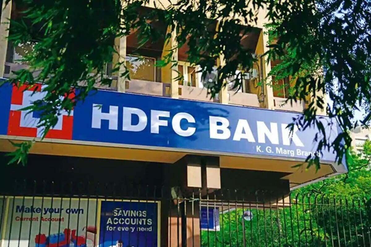 এই প্রতিবন্ধকতার বন্ধে ব্যাঙ্কের (HDFC Bank) কার্যকারিতায় পার্থক্য এসেছিল যা চোখে পড়েছে ৷ বেসরকারি ব্যাঙ্কগুলির মধ্যে সব থেকে বড় করদাতা ব্যাঙ্ক মার্চে জানিয়েছিল ব্যাঙ্কের অগ্রিম ১৪ শতাংশ বেড়েছে একই সঙ্গে ব্যাঙ্কের জমার পরিমাণ ১৬.৩ শতাংশ বৃদ্ধি পেয়েছে ৷ প্রতীকী ছবি ৷ এই প্রতিবন্ধকতার বন্ধে ব্যাঙ্কের (HDFC Bank) কার্যকারিতায় পার্থক্য এসেছিল যা চোখে পড়েছে ৷ বেসরকারি ব্যাঙ্কগুলির মধ্যে সব থেকে বড় করদাতা ব্যাঙ্ক মার্চে জানিয়েছিল ব্যাঙ্কের অগ্রিম ১৪ শতাংশ বেড়েছে একই সঙ্গে ব্যাঙ্কের জমার পরিমাণ ১৬.৩ শতাংশ বৃদ্ধি পেয়েছে ৷ প্রতীকী ছবি ৷