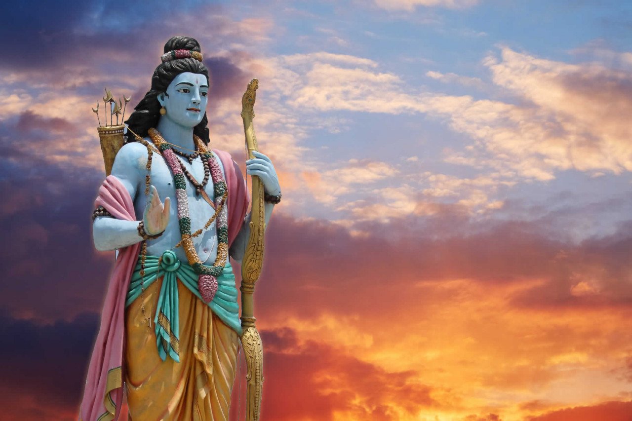 • রামের পুজোর নিয়মগুলি এ বার জেনে নিন- অষ্টপ্রহর উপবাস করুন । সূর্যোদয় থেকে সূর্যাস্ত পর্যন্ত উপবাস করতে পারলে ভাল । ভগবান রামের মূর্তি বা ছবির সামনে বসে ধ্যান করুন । পুজোর মন্ত্রণ বলুন । ভগবান রামকে আহ্বান করার পরে, তালুর মাঝে পাঁচটি ফুল নেওয়া হয়, মন্ত্রোচ্চারণ করে সেই ফুল অর্পণ করার পর ভগবানের সামনে জল রাখা হয় । মধু, দুধ ও জলে তাঁকে স্নান করিয়ে পট্টবস্ত্র পরানো হয় । লাল বা কমলা বস্ত্র পরালে তা শুভ । সুগন্ধি লাগিয়ে, ধূপ দিয়ে আরতি করা হয় । নৈবেদ্য, ফল, পান, সুপারি ও দক্ষিণা দেওয়া হয় । • রামের পুজোর নিয়মগুলি এ বার জেনে নিন- অষ্টপ্রহর উপবাস করুন । সূর্যোদয় থেকে সূর্যাস্ত পর্যন্ত উপবাস করতে পারলে ভাল । ভগবান রামের মূর্তি বা ছবির সামনে বসে ধ্যান করুন । পুজোর মন্ত্রণ বলুন । ভগবান রামকে আহ্বান করার পরে, তালুর মাঝে পাঁচটি ফুল নেওয়া হয়, মন্ত্রোচ্চারণ করে সেই ফুল অর্পণ করার পর ভগবানের সামনে জল রাখা হয় । মধু, দুধ ও জলে তাঁকে স্নান করিয়ে পট্টবস্ত্র পরানো হয় । লাল বা কমলা বস্ত্র পরালে তা শুভ । সুগন্ধি লাগিয়ে, ধূপ দিয়ে আরতি করা হয় । নৈবেদ্য, ফল, পান, সুপারি ও দক্ষিণা দেওয়া হয় ।