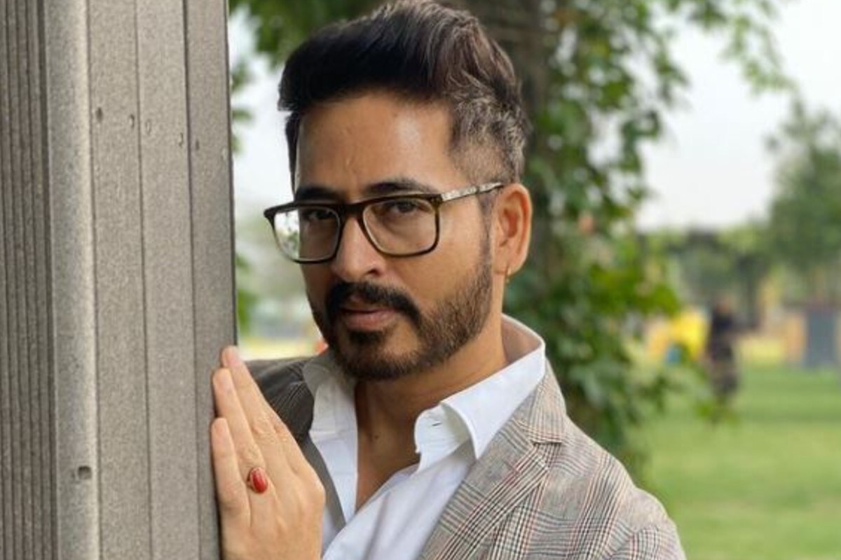 হিরণ- খড়গপুর সদর অর্থাৎ হিরণ যেখান থেকে বিজেপির হয়ে লড়ছেন সেখানে দ্বিতীয় দফায় ভোট হয়ে গেল। রবীন্দ্রভারতী বিশ্ববিদ্যালয় থেকে ইংরেজিতে স্নাতক তিনি। হিরণ- খড়গপুর সদর অর্থাৎ হিরণ যেখান থেকে বিজেপির হয়ে লড়ছেন সেখানে দ্বিতীয় দফায় ভোট হয়ে গেল। রবীন্দ্রভারতী বিশ্ববিদ্যালয় থেকে ইংরেজিতে স্নাতক তিনি।