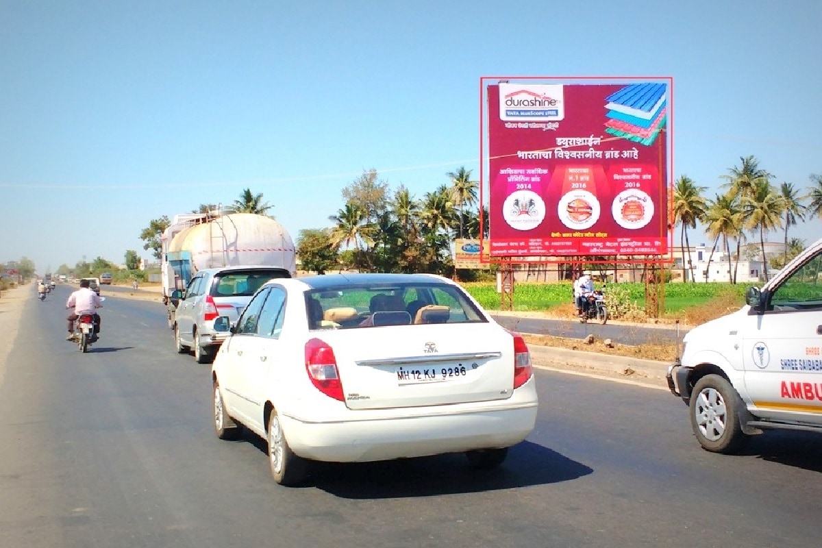 কিন্তু Gohoardings.com-এর প্রতিষ্ঠাতা দীপ্তি অবস্তি শর্মা News18-কে খোলাখুলি জানিয়েছেন যে তিনি যখন অনলাইনে অর্ডার নেওয়ার মাধ্যমে আউটডোর লোকেশনে বিজ্ঞাপন বা হোর্ডিং লাগানোর ব্যবসা শুরু করেন, তখন তাঁকে মূলধন হিসেবে বিনিয়োগ করতে হয়েছিল মাত্র ৫০ হাজার টাকা, তার এক পয়সা বেশিও নয়, এক পয়সা কমও নয়। কিন্তু Gohoardings.com-এর প্রতিষ্ঠাতা দীপ্তি অবস্তি শর্মা News18-কে খোলাখুলি জানিয়েছেন যে তিনি যখন অনলাইনে অর্ডার নেওয়ার মাধ্যমে আউটডোর লোকেশনে বিজ্ঞাপন বা হোর্ডিং লাগানোর ব্যবসা শুরু করেন, তখন তাঁকে মূলধন হিসেবে বিনিয়োগ করতে হয়েছিল মাত্র ৫০ হাজার টাকা, তার এক পয়সা বেশিও নয়, এক পয়সা কমও নয়।