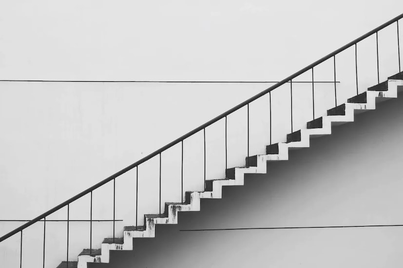 বাড়ি তৈরি করেন বটে শ্রমিকেরা, তাঁদের পরিশ্রমের উপরে ভিত্তি করে তৈরি হয় আমার-আপনার মাথাগোঁজার আশ্রয়। কিন্তু এক্ষেত্রে নিজেকেও সতর্ক থাকতে হয়। অন্যথায় বাস্তুশাস্ত্র না মানলে সেই বাড়িতে বসবাস জীবনে সুখ নিয়ে আসে না। বাড়ি তৈরি করেন বটে শ্রমিকেরা, তাঁদের পরিশ্রমের উপরে ভিত্তি করে তৈরি হয় আমার-আপনার মাথাগোঁজার আশ্রয়। কিন্তু এক্ষেত্রে নিজেকেও সতর্ক থাকতে হয়। অন্যথায় বাস্তুশাস্ত্র না মানলে সেই বাড়িতে বসবাস জীবনে সুখ নিয়ে আসে না।