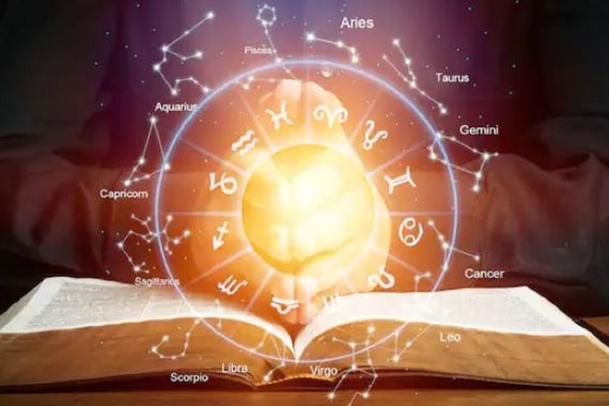 Horoscope Today: ভারতীয় মতে রাশিফল গণনা করা হয় চন্দ্রের অবস্থানের উপরে ভিত্তি করে। কিন্তু ইংরেজি মতে এক্ষেত্রে প্রাধান্য দেওয়া হয় সূর্যকে। তাই ইংরেজিতে রাশিকে বলা হয় সান সাইন (Sun Sign)। এক্ষেত্রে জন্মদিন অনুসারে বোঝা যায় একজন ব্যক্তি কোন রাশির জাতক বা জাতিকা। জন্মদিন মিলিয়ে দেখে নিন আজকের দিনে কোন রাশি কী নির্দিষ্ট করে রেখেছে তার জাতক-জাতিকার জন্য! Horoscope Today: ভারতীয় মতে রাশিফল গণনা করা হয় চন্দ্রের অবস্থানের উপরে ভিত্তি করে। কিন্তু ইংরেজি মতে এক্ষেত্রে প্রাধান্য দেওয়া হয় সূর্যকে। তাই ইংরেজিতে রাশিকে বলা হয় সান সাইন (Sun Sign)। এক্ষেত্রে জন্মদিন অনুসারে বোঝা যায় একজন ব্যক্তি কোন রাশির জাতক বা জাতিকা। জন্মদিন মিলিয়ে দেখে নিন আজকের দিনে কোন রাশি কী নির্দিষ্ট করে রেখেছে তার জাতক-জাতিকার জন্য!