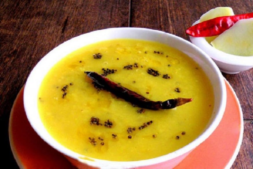 ৬ জনের জন্য বানাতে লাগবে ২৫০ গ্রাম মুসুরির ডাল, ২টো মাঝারি আকারের কাঁচাআম, ৪টে সজনে ডাঁটা, ৪টে রসুনের কোয়া, ২টো মাঝারি মাপের পেঁয়াজ, ৬টা কাঁচালঙ্কা, আন্দাজমতো নুন, হলুদ ২ টেবিল চামচ সর্ষের তেল, ৪ কাপ জল ৬ জনের জন্য বানাতে লাগবে ২৫০ গ্রাম মুসুরির ডাল, ২টো মাঝারি আকারের কাঁচাআম, ৪টে সজনে ডাঁটা, ৪টে রসুনের কোয়া, ২টো মাঝারি মাপের পেঁয়াজ, ৬টা কাঁচালঙ্কা, আন্দাজমতো নুন, হলুদ ২ টেবিল চামচ সর্ষের তেল, ৪ কাপ জল