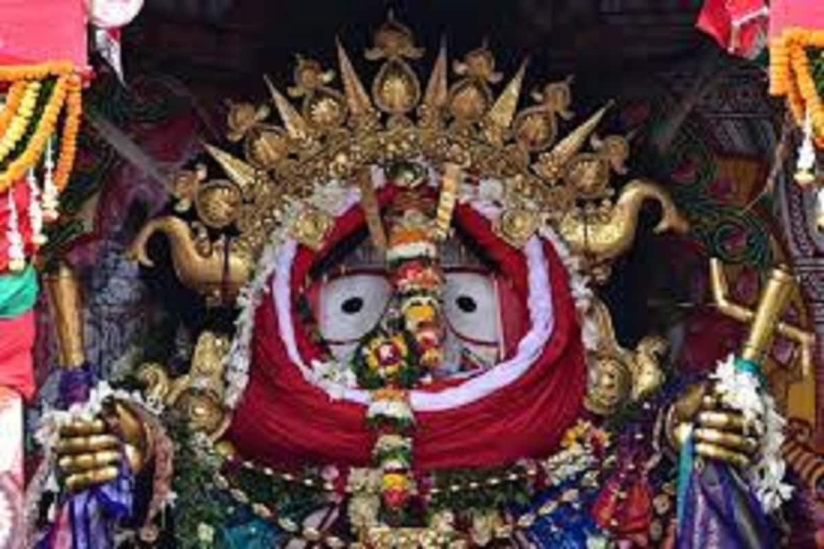 ভগবান জগন্নাথ দর্শনের পুরীর মন্দিরে একবার গেলে জীবনের সব আকাঙ্খাই পূরণ হয় ৷ এমনই প্রচলিত আছে ৷ ভগবান জগন্নাথ দর্শনের পুরীর মন্দিরে একবার গেলে জীবনের সব আকাঙ্খাই পূরণ হয় ৷ এমনই প্রচলিত আছে ৷