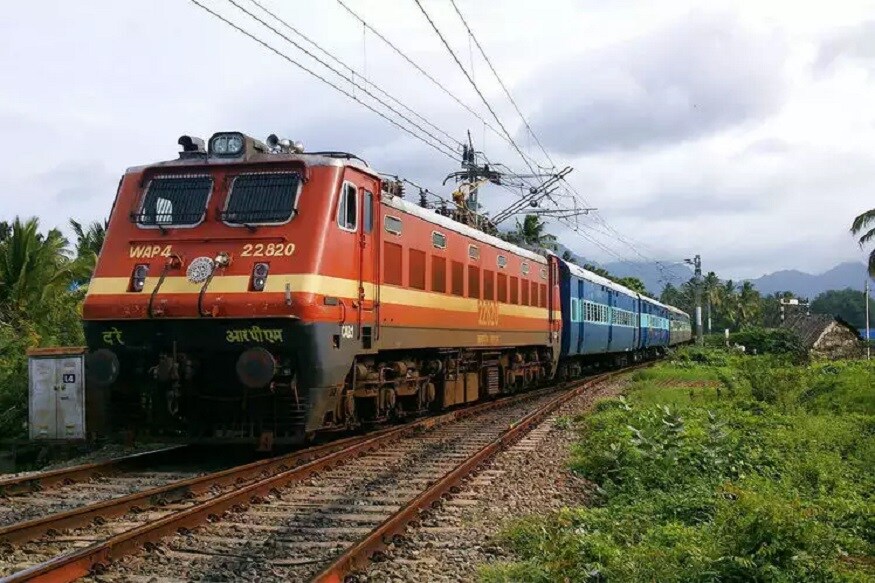 এই বিষয়েই ভারতীয় রেলের (Indian Railways) পক্ষ থেকে বড় বয়ান প্রকাশ্যে এসেছে সেখানে শুক্রবারই রেলকর্তৃপক্ষ জানিয়েছে এই মুহূর্তে করোনা সংক্রমণের জন্য ট্রেন বাতিলের কোনও সিদ্ধান্ত নেই ৷ প্রতীকী ছবি ৷ এই বিষয়েই ভারতীয় রেলের (Indian Railways) পক্ষ থেকে বড় বয়ান প্রকাশ্যে এসেছে সেখানে শুক্রবারই রেলকর্তৃপক্ষ জানিয়েছে এই মুহূর্তে করোনা সংক্রমণের জন্য ট্রেন বাতিলের কোনও সিদ্ধান্ত নেই ৷ প্রতীকী ছবি ৷