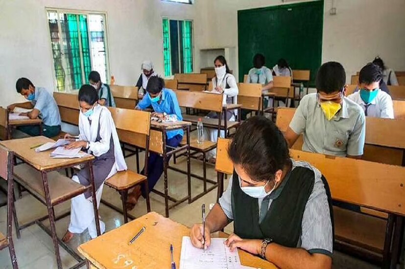 *পূর্ব নির্ধারিত সূচি অনুযায়ী, ৪মে দশম শ্রেনির পরীক্ষা শুরু হওয়ার কথা ছিল। শেষ হত ৭ জুন। ১২ এপ্রিল দ্বাদশের পরীক্ষা শুরু হয়ে শেষ হওয়ার কথা ছিল ১৮ জুন। এই দুটি ক্ষেত্রেই আগামীতে পরীক্ষা কবে হবে, তা ঘোষিত হবে আগামী জুনে।  সংগৃহীত ছবি।