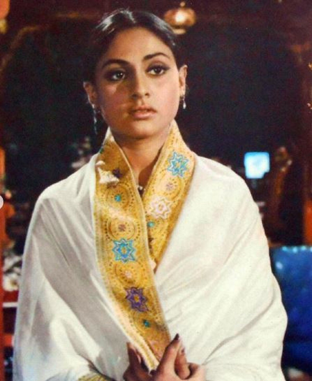 •তবুও নানা জল্পনা চলতেই থাকে দু’জনের সম্পর্ক নিয়ে৷ তাই তো জয়ার জন্মদিনেও সেই জল্পনা পিছু ছাড়ল না৷ উঠে এল এমনই এক শাশুড়ি-বৌমা সম্পর্কের মজাদার গল্প! •তবুও নানা জল্পনা চলতেই থাকে দু’জনের সম্পর্ক নিয়ে৷ তাই তো জয়ার জন্মদিনেও সেই জল্পনা পিছু ছাড়ল না৷ উঠে এল এমনই এক শাশুড়ি-বৌমা সম্পর্কের মজাদার গল্প!