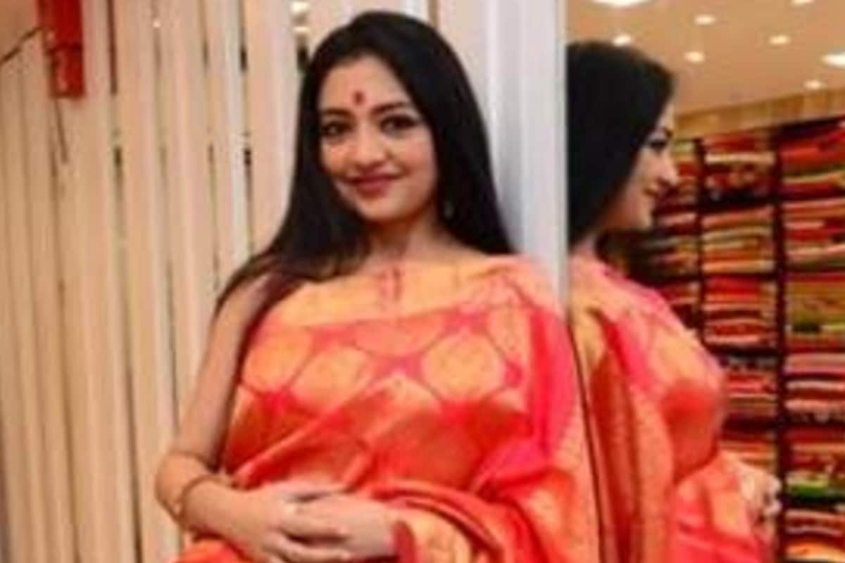 জুন মালিয়া- প্রথম দফাতেই তাঁর কেন্দ্র অর্থাৎ মেদিনীপুরে নির্বাচন হয়ে গিয়েছে। তাঁর শিক্ষাগত যোগ্যতা সিবিএসই (সেন্ট্রাল বোর্ড অফ সেকেন্ডারি এক্সামিনেশন)থেকে সেকেন্ডারি স্কুল এক্সাম। জুন মালিয়া- প্রথম দফাতেই তাঁর কেন্দ্র অর্থাৎ মেদিনীপুরে নির্বাচন হয়ে গিয়েছে। তাঁর শিক্ষাগত যোগ্যতা সিবিএসই (সেন্ট্রাল বোর্ড অফ সেকেন্ডারি এক্সামিনেশন)থেকে সেকেন্ডারি স্কুল এক্সাম।