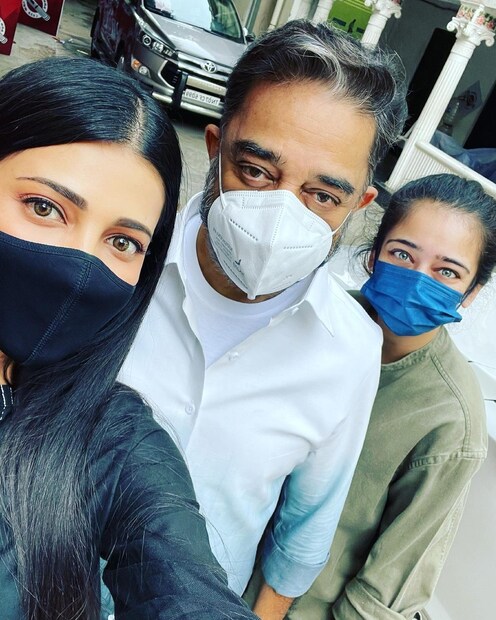 পরিবার নিয়ে ভোট দিলেন এমএনএম প্রধান কমল হাসান, চেন্নাই হাই স্কুল বুথে ভোট দেন তিনি