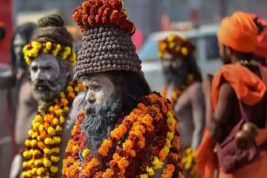 জানা যায় কুম্ভ রাশির গুরু আর্য সূর্যতে রূপান্তরিত হলেই এই বিরল যোগ দেখা যায়। তবে এবার গুরু কুম্ভ রাশিতে থাকবেন না। তাই এবার ১১ বছর পর এই দিনটি পড়েছে। প্রায় ৮৩ বছর পর এই যোগ এসেছে। এর আগে এই বিশেষ যোগ দেখা গিয়েছিলো যথাক্রমে ১৭৬০, ১৮৮৫ এবং ১৯৩৮ সালে। জানা যায় কুম্ভ রাশির গুরু আর্য সূর্যতে রূপান্তরিত হলেই এই বিরল যোগ দেখা যায়। তবে এবার গুরু কুম্ভ রাশিতে থাকবেন না। তাই এবার ১১ বছর পর এই দিনটি পড়েছে। প্রায় ৮৩ বছর পর এই যোগ এসেছে। এর আগে এই বিশেষ যোগ দেখা গিয়েছিলো যথাক্রমে ১৭৬০, ১৮৮৫ এবং ১৯৩৮ সালে।