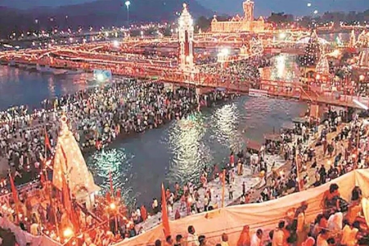 •এ ছাড়া সোমবার মহাকুম্ভ চলাকালীন মুখ্যমন্ত্রী বলেন যে সোমাবতী অমাবস্যা পুণ্য স্নান পুরোপুরি সফল হয়েছে এবং সেখানে সন্ত সমাজের সম্পূর্ণ সমর্থন রয়েছে। তিনি আরও বলেছিলেন যে সাধুরা যে সমস্ত সুযোগ সুবিধাগুলি চেয়েছিলেন, সমস্ত সুযোগ-সুবিধার ব্যবস্থা করা হয়েছিল। একই সঙ্গে মুখ্যমন্ত্রী রাওয়াত এ সময় কর্মকর্তা ও গণমাধ্যমকেও ধন্যবাদ জানান। •এ ছাড়া সোমবার মহাকুম্ভ চলাকালীন মুখ্যমন্ত্রী বলেন যে সোমাবতী অমাবস্যা পুণ্য স্নান পুরোপুরি সফল হয়েছে এবং সেখানে সন্ত সমাজের সম্পূর্ণ সমর্থন রয়েছে। তিনি আরও বলেছিলেন যে সাধুরা যে সমস্ত সুযোগ সুবিধাগুলি চেয়েছিলেন, সমস্ত সুযোগ-সুবিধার ব্যবস্থা করা হয়েছিল। একই সঙ্গে মুখ্যমন্ত্রী রাওয়াত এ সময় কর্মকর্তা ও গণমাধ্যমকেও ধন্যবাদ জানান।
