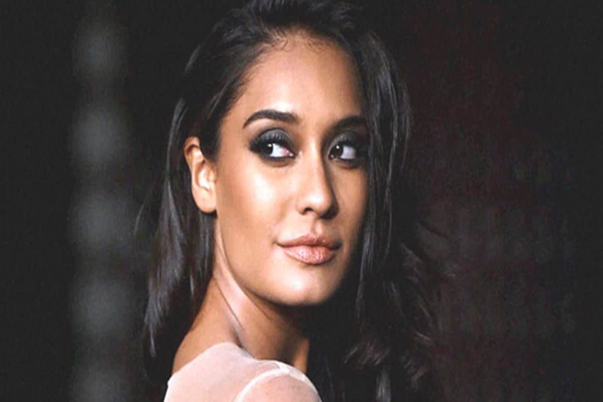 কী করে বেবি বাম্পের জন্য পারফেক্ট পোশাক বাছতে হয় তা শিখতে আমার তিনটে প্রেগন্যান্সি লেগে গেল! নিজের ইনস্টা পোস্টে মজা করে লিখেছেন, অভিনেত্রী লিসা হ্যাডন। কী করে বেবি বাম্পের জন্য পারফেক্ট পোশাক বাছতে হয় তা শিখতে আমার তিনটে প্রেগন্যান্সি লেগে গেল! নিজের ইনস্টা পোস্টে মজা করে লিখেছেন, অভিনেত্রী লিসা হ্যাডন।