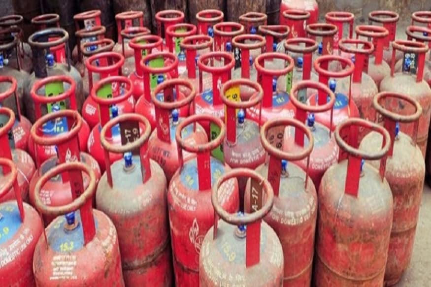 রান্নার গ্যাসের সিলিন্ডারের (LPG Cylinder) সঙ্গে ৫০ লক্ষ টাকা দাবি কেমন করে করা যেতে পারে ৷ প্রতীকী ছবি ৷ রান্নার গ্যাসের সিলিন্ডারের (LPG Cylinder) সঙ্গে ৫০ লক্ষ টাকা দাবি কেমন করে করা যেতে পারে ৷ প্রতীকী ছবি ৷