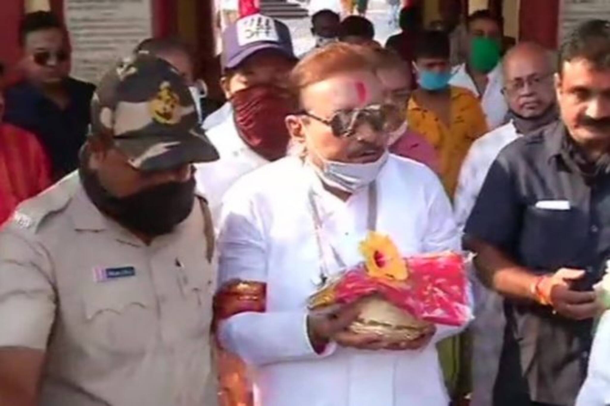 West Bengal Election 2021: জয় নিশ্চিত করতে সকাল সকাল ভোটের আগেই দক্ষিণেশ্বরে গিয়ে পুজো দিলেন মদন মিত্র