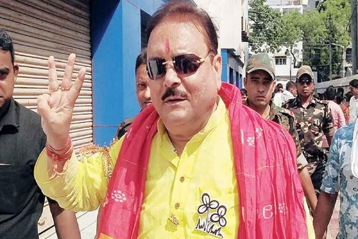 রাজ্যের প্রাক্তন মন্ত্রীর ব্যাঙ্ক ব্যালান্স অবশ্য কম কিছু নয়। নির্বাচনী হলফনামা বলছে, মদন মিত্রের ব্যাঙ্কে জমা রয়েছে ১ কেটি ২ লক্ষ ৯৬ হাজার ২৯১ টাকা। আর মদন মিত্রের স্ত্রীয়ের ব্যাঙ্কে রয়েছে ১৬ লক্ষ ৭২ হাজার ২৪৫ টাকা। শুধু তাই নয়, মদন মিত্রের জীবনবিমা পলিসি রয়েছে সাড়ে ৭ লাখ টাকার। আর স্ত্রীয়ের বিমা করা রয়েছে ২ লাখ ৬৪ হাজার ৮৯৭ টাকার। রাজ্যের প্রাক্তন মন্ত্রীর ব্যাঙ্ক ব্যালান্স অবশ্য কম কিছু নয়। নির্বাচনী হলফনামা বলছে, মদন মিত্রের ব্যাঙ্কে জমা রয়েছে ১ কেটি ২ লক্ষ ৯৬ হাজার ২৯১ টাকা। আর মদন মিত্রের স্ত্রীয়ের ব্যাঙ্কে রয়েছে ১৬ লক্ষ ৭২ হাজার ২৪৫ টাকা। শুধু তাই নয়, মদন মিত্রের জীবনবিমা পলিসি রয়েছে সাড়ে ৭ লাখ টাকার। আর স্ত্রীয়ের বিমা করা রয়েছে ২ লাখ ৬৪ হাজার ৮৯৭ টাকার।